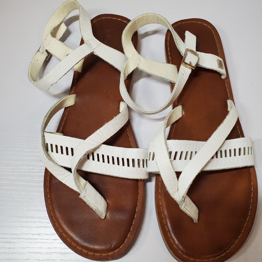 TOMS Women’s Lexie Sandals 8.5 White Leather Strappy Thong Beach